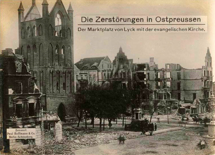 Destructions in East Prussia: the marketplace of Lyck with the Protestant church.