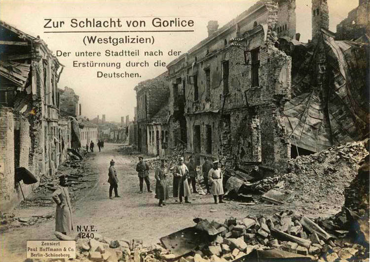 Battle of Gorlice (Western Galicia): city downtown after being stormed by the Germans.
